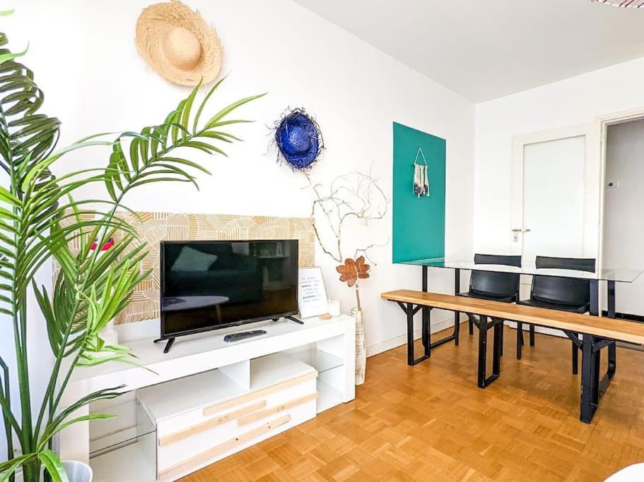 Cosy Spring 2Ch - Place Verdun - Stationnement Gratuit Pau Exteriör bild